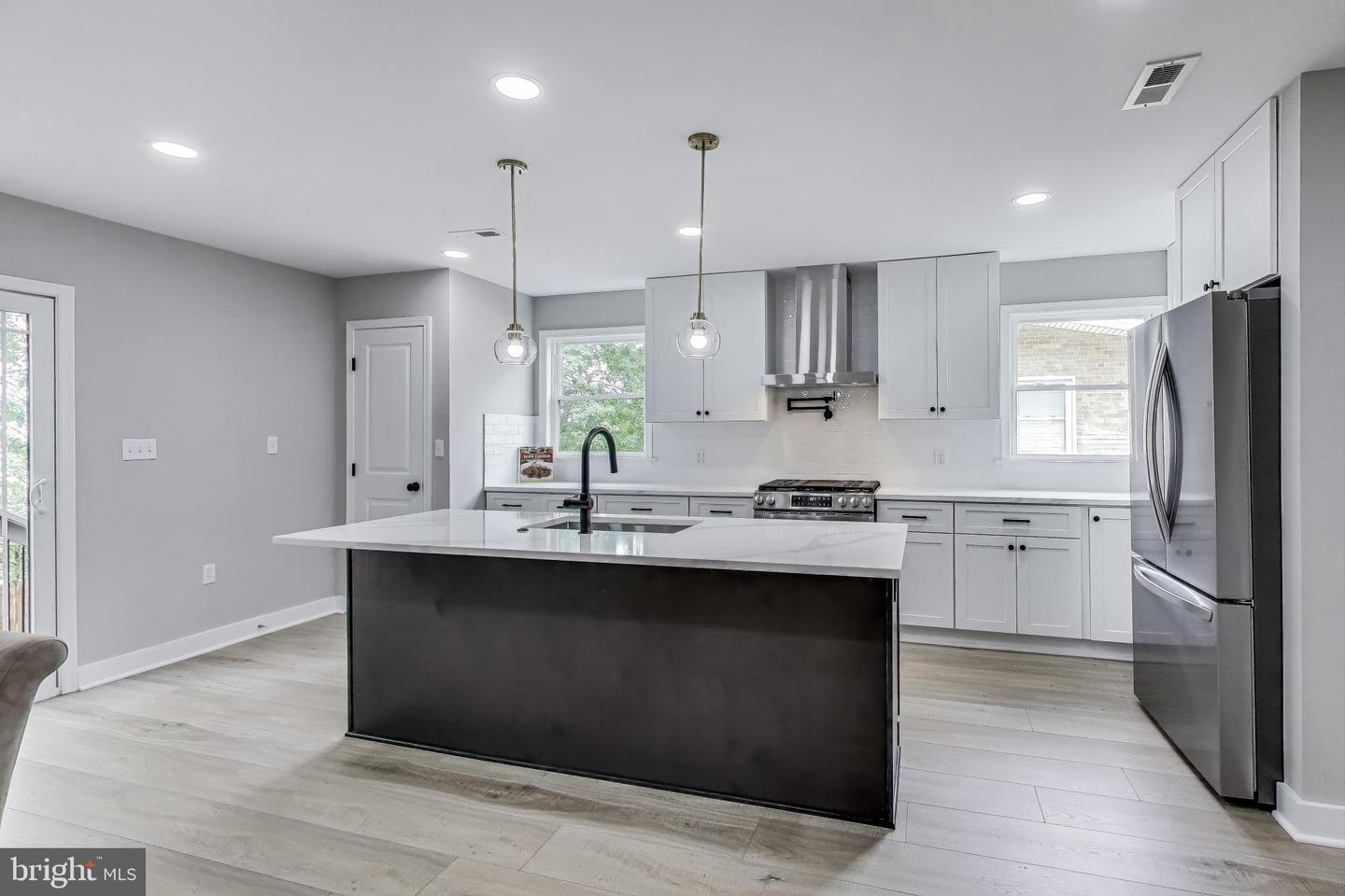 5209 10TH PL S, ARLINGTON, Virginia 22204, 3 Bedrooms Bedrooms, ,2 BathroomsBathrooms,Residential,For sale,5209 10TH PL S,VAAR2057542 MLS # VAAR2057542