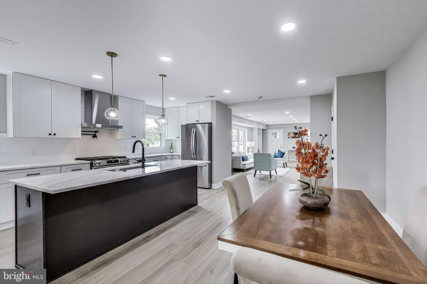 5209 10TH PL S, ARLINGTON, Virginia 22204, 3 Bedrooms Bedrooms, ,2 BathroomsBathrooms,Residential,For sale,5209 10TH PL S,VAAR2057542 MLS # VAAR2057542