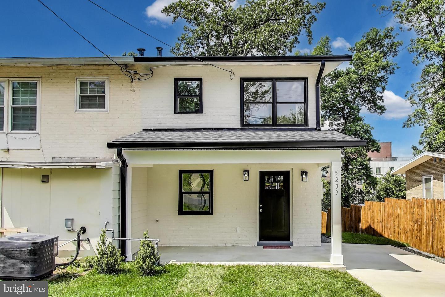 5209 10TH PL S, ARLINGTON, Virginia 22204, 3 Bedrooms Bedrooms, ,2 BathroomsBathrooms,Residential,For sale,5209 10TH PL S,VAAR2057542 MLS # VAAR2057542