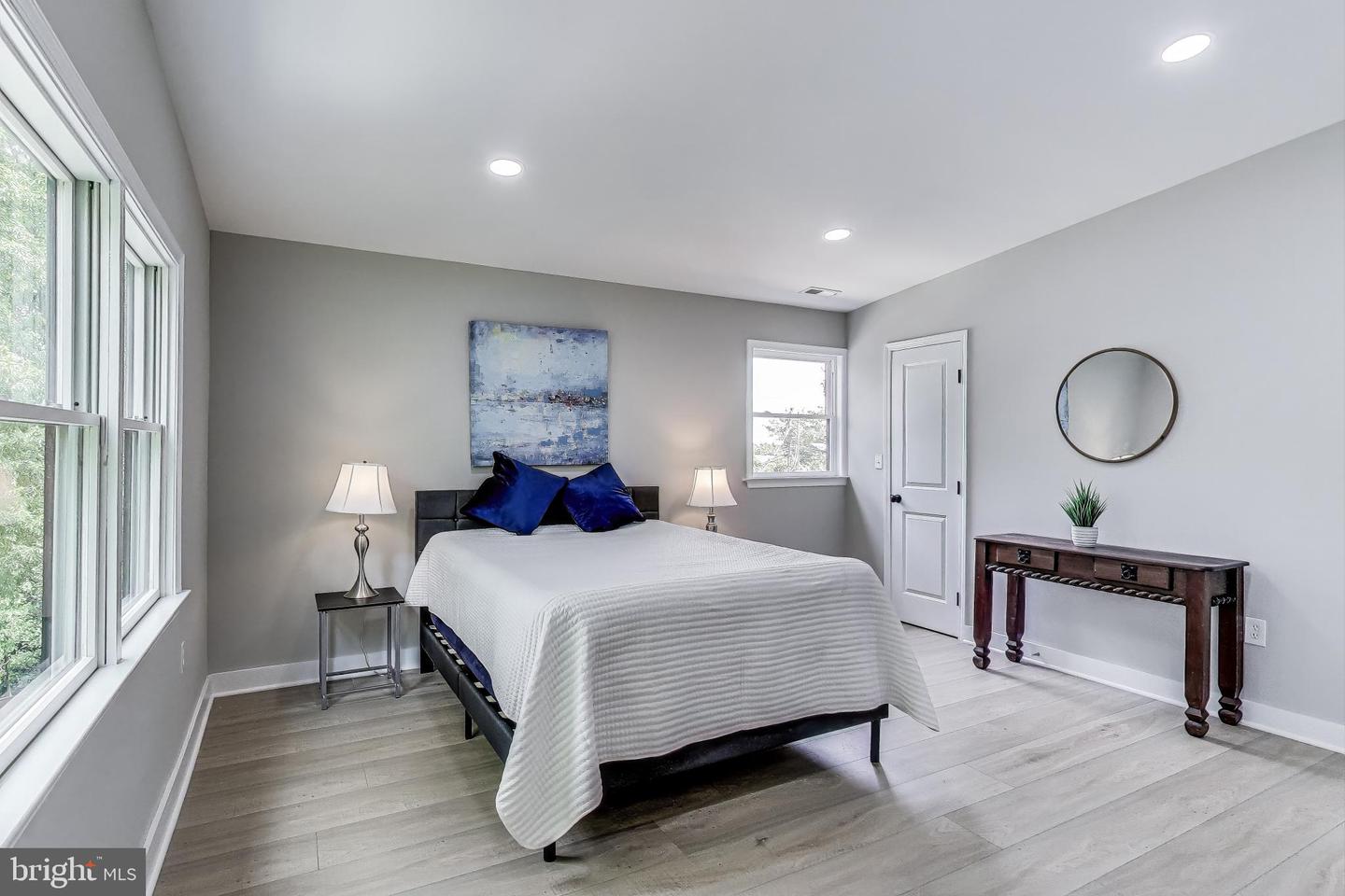 5209 10TH PL S, ARLINGTON, Virginia 22204, 3 Bedrooms Bedrooms, ,2 BathroomsBathrooms,Residential,For sale,5209 10TH PL S,VAAR2057542 MLS # VAAR2057542