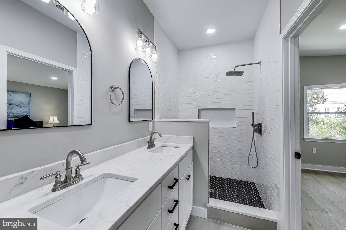 5209 10TH PL S, ARLINGTON, Virginia 22204, 3 Bedrooms Bedrooms, ,2 BathroomsBathrooms,Residential,For sale,5209 10TH PL S,VAAR2057542 MLS # VAAR2057542