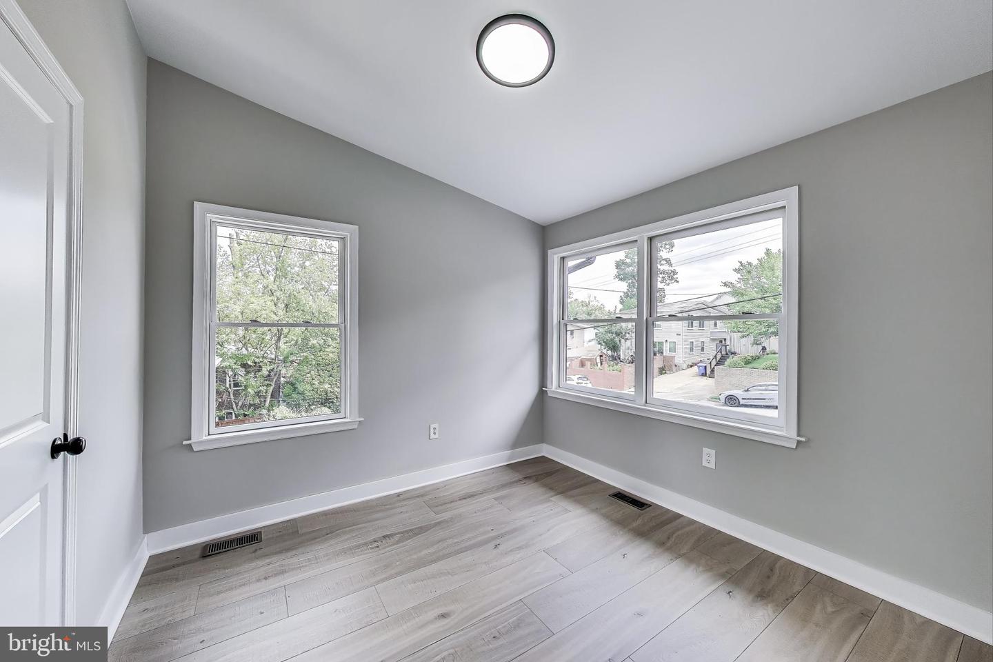5209 10TH PL S, ARLINGTON, Virginia 22204, 3 Bedrooms Bedrooms, ,2 BathroomsBathrooms,Residential,For sale,5209 10TH PL S,VAAR2057542 MLS # VAAR2057542