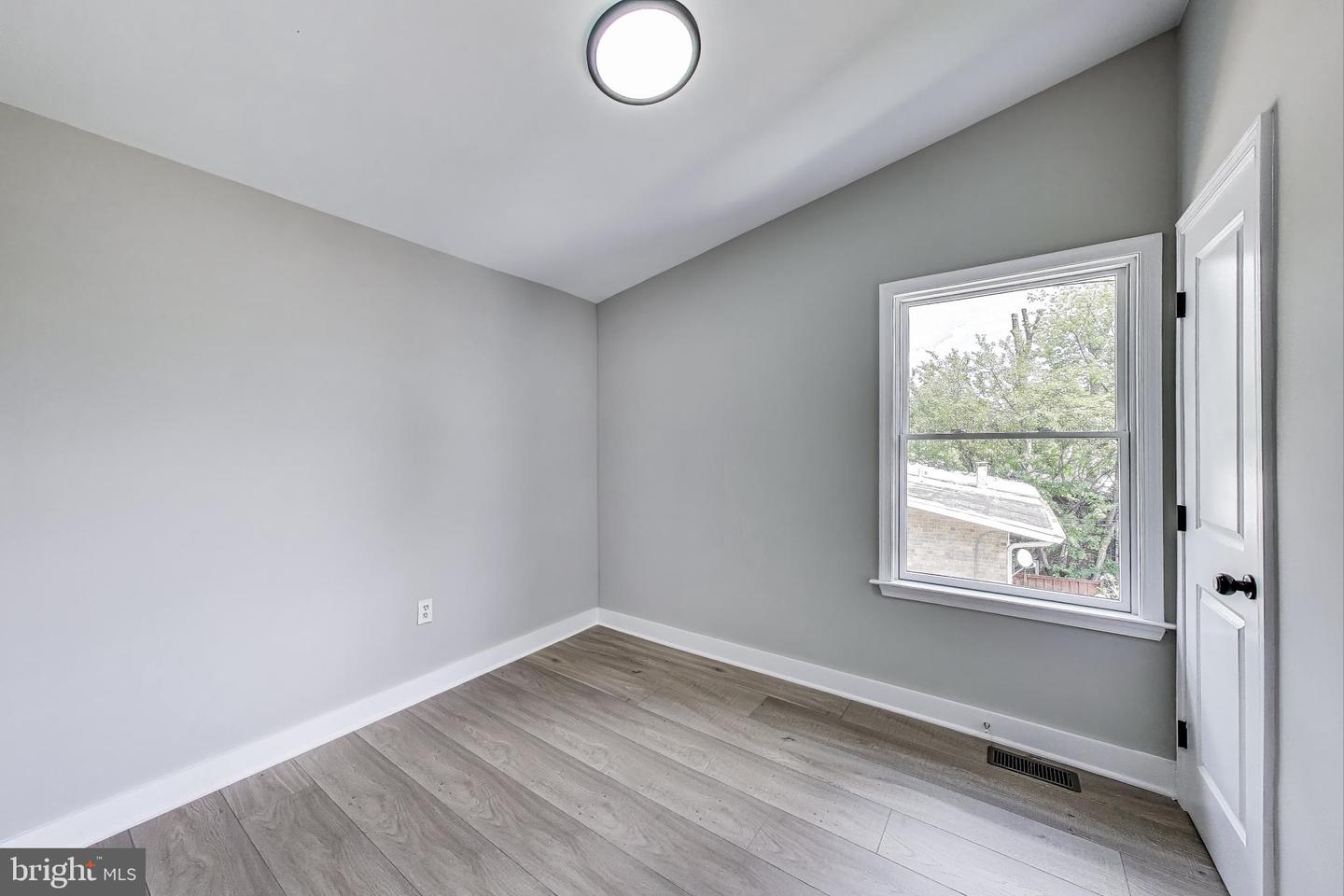 5209 10TH PL S, ARLINGTON, Virginia 22204, 3 Bedrooms Bedrooms, ,2 BathroomsBathrooms,Residential,For sale,5209 10TH PL S,VAAR2057542 MLS # VAAR2057542