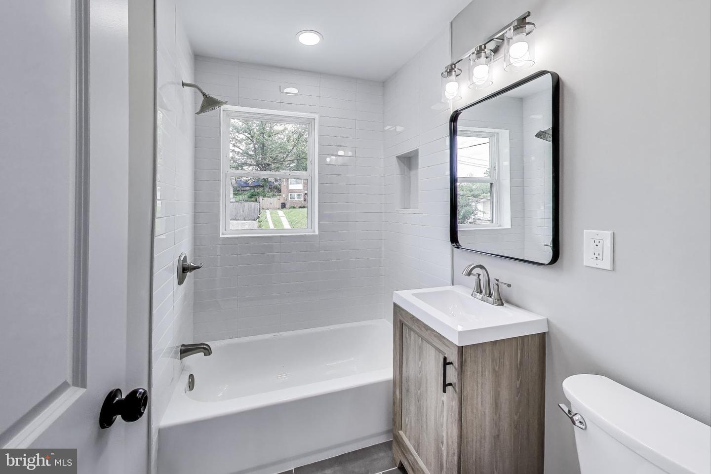 5209 10TH PL S, ARLINGTON, Virginia 22204, 3 Bedrooms Bedrooms, ,2 BathroomsBathrooms,Residential,For sale,5209 10TH PL S,VAAR2057542 MLS # VAAR2057542