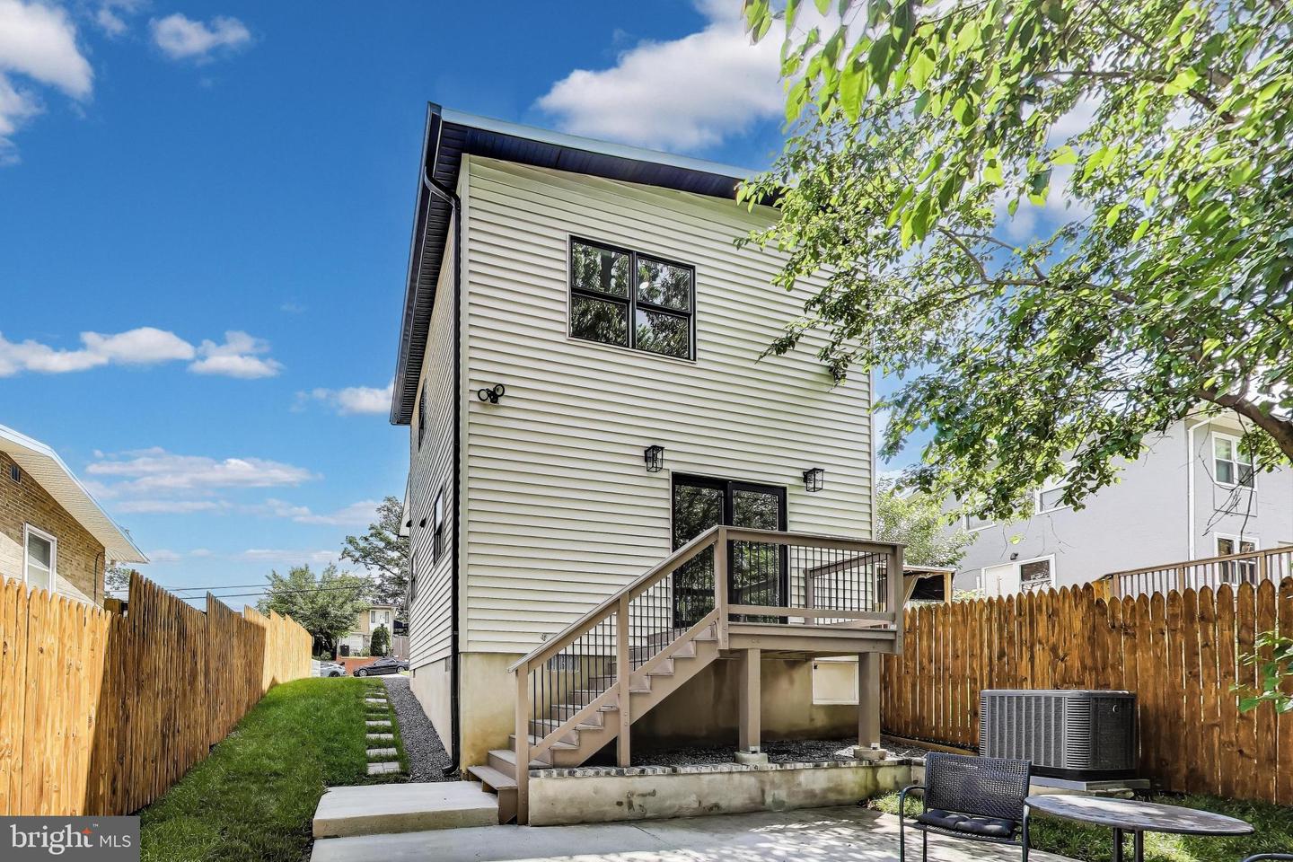 5209 10TH PL S, ARLINGTON, Virginia 22204, 3 Bedrooms Bedrooms, ,2 BathroomsBathrooms,Residential,For sale,5209 10TH PL S,VAAR2057542 MLS # VAAR2057542