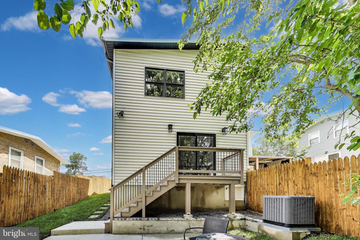 5209 10TH PL S, ARLINGTON, Virginia 22204, 3 Bedrooms Bedrooms, ,2 BathroomsBathrooms,Residential,For sale,5209 10TH PL S,VAAR2057542 MLS # VAAR2057542