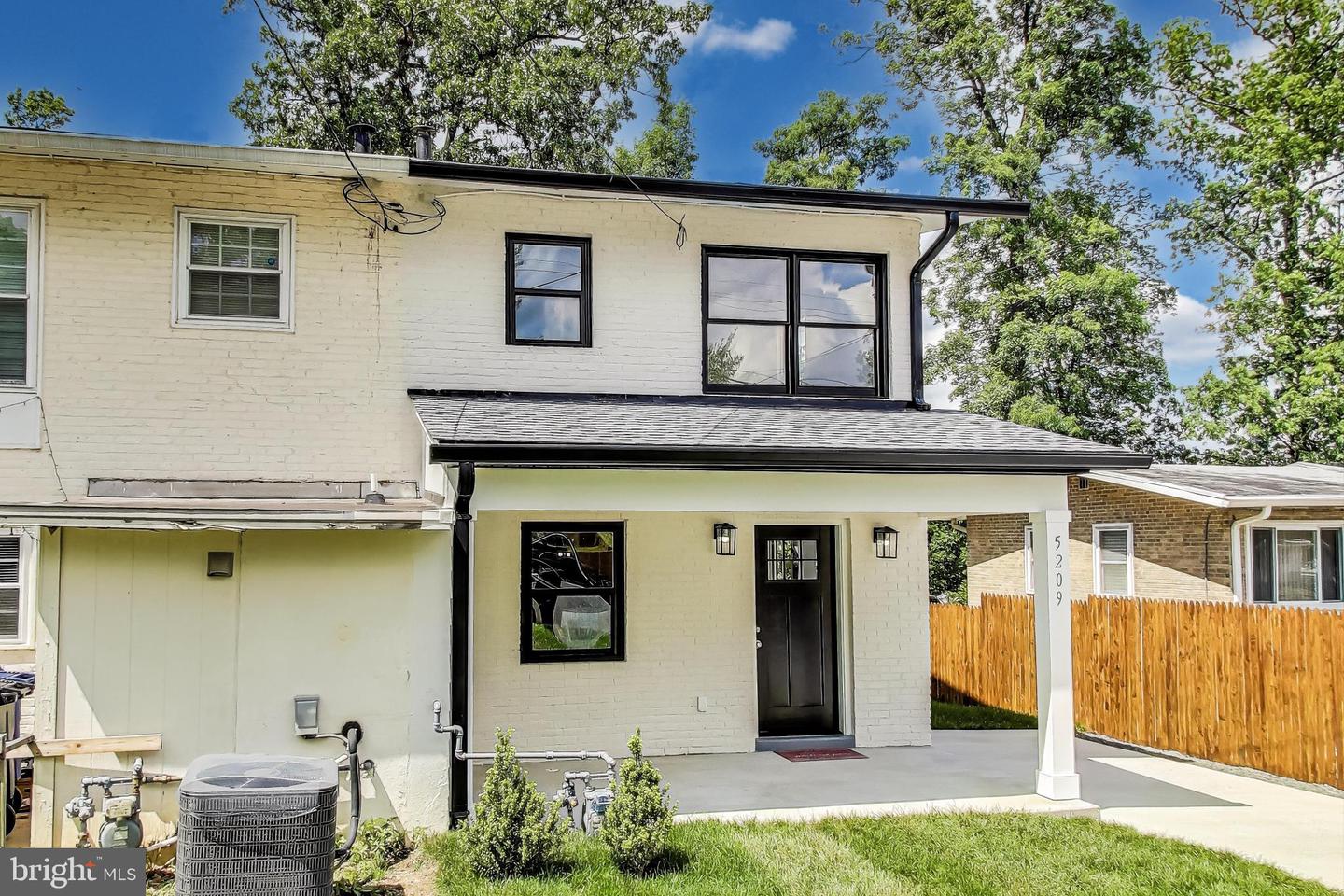 5209 10TH PL S, ARLINGTON, Virginia 22204, 3 Bedrooms Bedrooms, ,2 BathroomsBathrooms,Residential,For sale,5209 10TH PL S,VAAR2057542 MLS # VAAR2057542