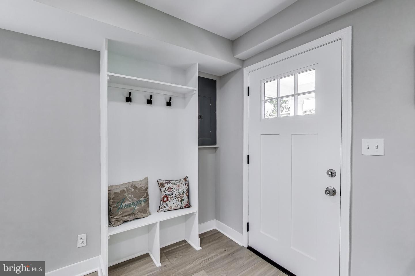 5209 10TH PL S, ARLINGTON, Virginia 22204, 3 Bedrooms Bedrooms, ,2 BathroomsBathrooms,Residential,For sale,5209 10TH PL S,VAAR2057542 MLS # VAAR2057542