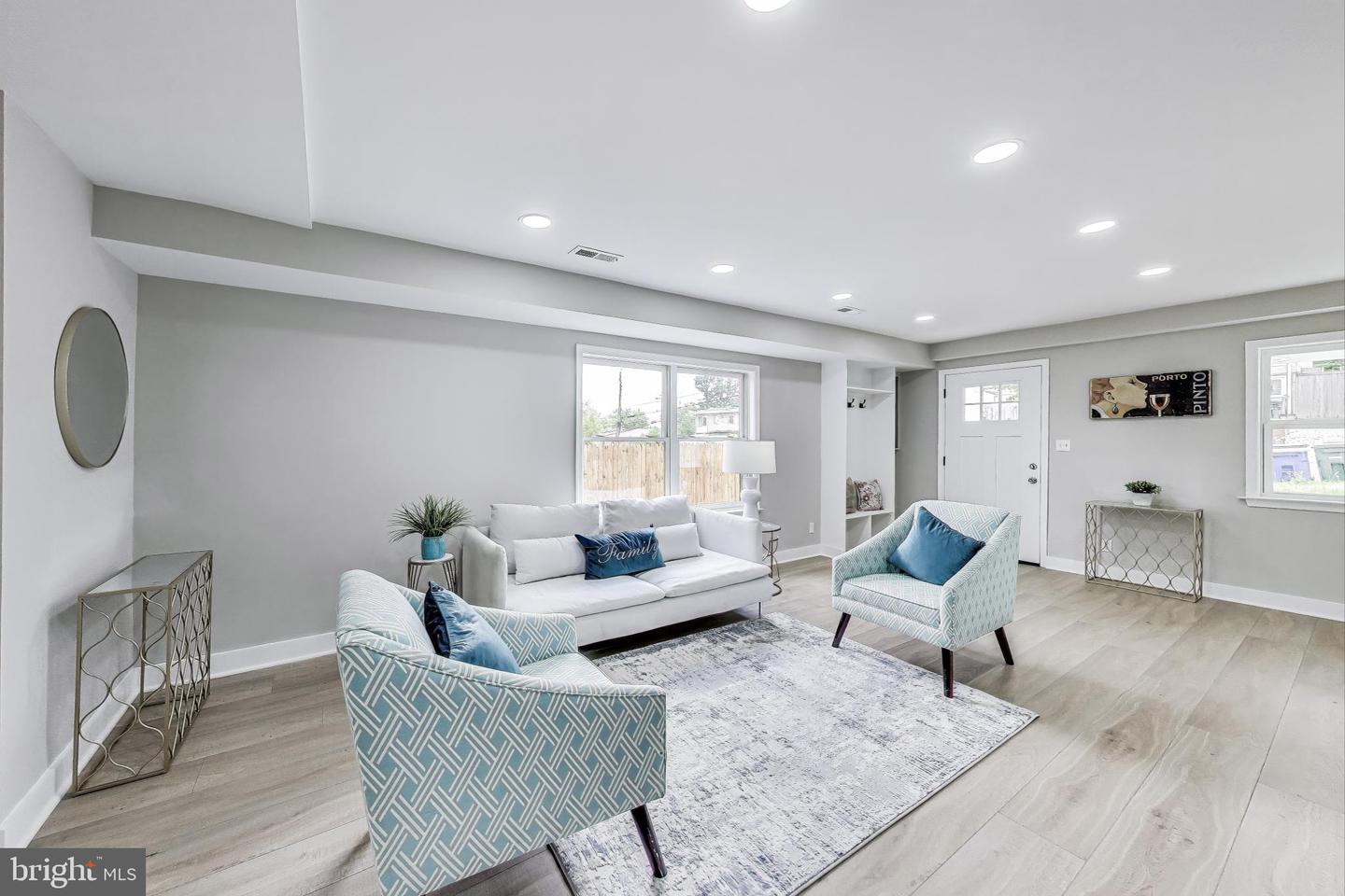 5209 10TH PL S, ARLINGTON, Virginia 22204, 3 Bedrooms Bedrooms, ,2 BathroomsBathrooms,Residential,For sale,5209 10TH PL S,VAAR2057542 MLS # VAAR2057542