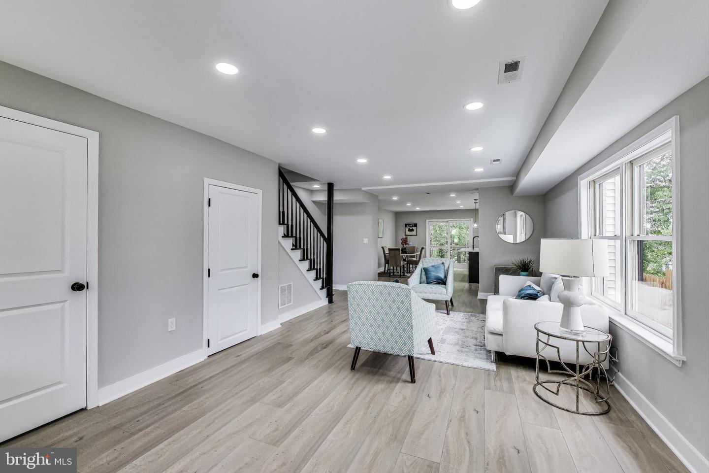 5209 10TH PL S, ARLINGTON, Virginia 22204, 3 Bedrooms Bedrooms, ,2 BathroomsBathrooms,Residential,For sale,5209 10TH PL S,VAAR2057542 MLS # VAAR2057542