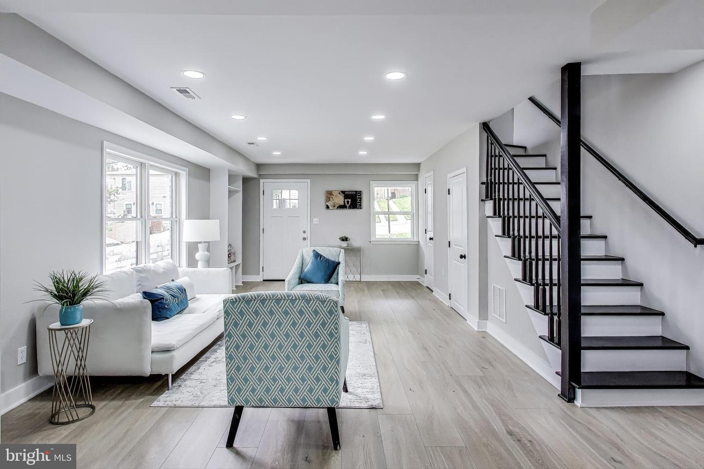 5209 10TH PL S, ARLINGTON, Virginia 22204, 3 Bedrooms Bedrooms, ,2 BathroomsBathrooms,Residential,For sale,5209 10TH PL S,VAAR2057542 MLS # VAAR2057542