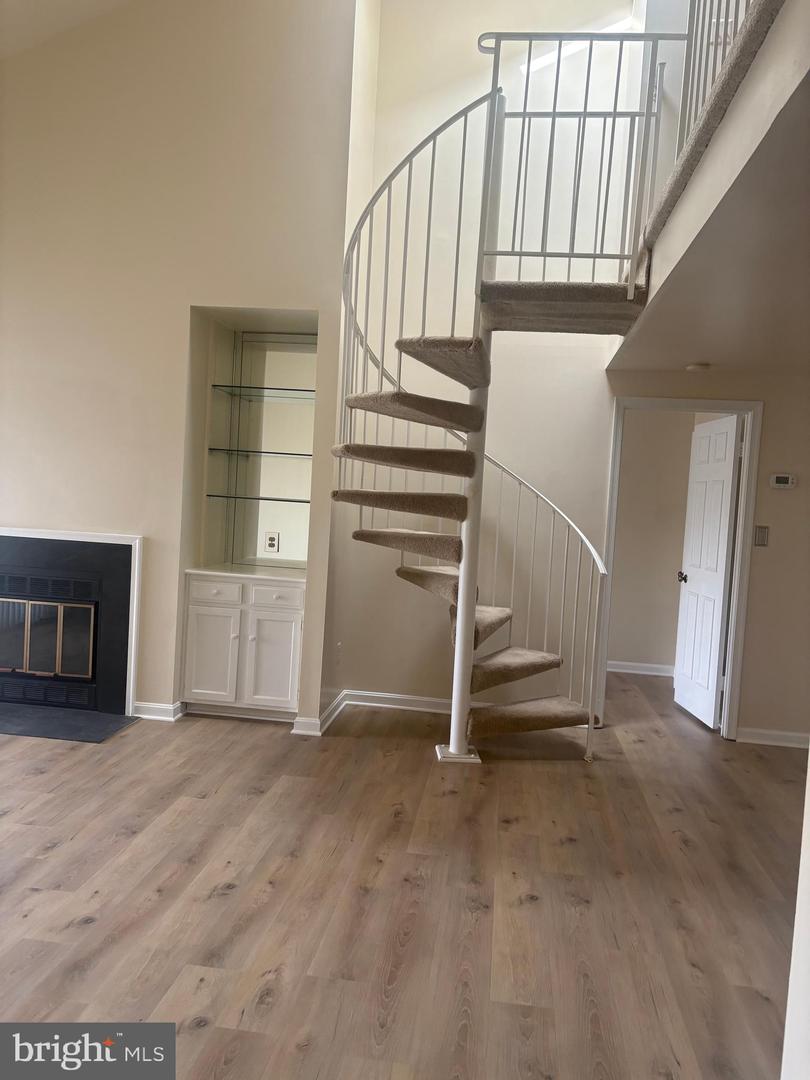 6051-B ESSEX HOUSE SQ #B, ALEXANDRIA, Virginia 22310, 2 Bedrooms Bedrooms, ,2 BathroomsBathrooms,Residential,For sale,6051-B ESSEX HOUSE SQ #B,VAFX2241704 MLS # VAFX2241704