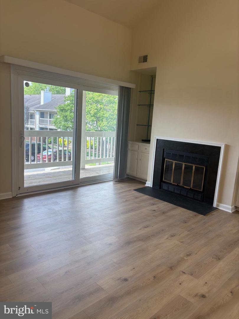 6051-B ESSEX HOUSE SQ #B, ALEXANDRIA, Virginia 22310, 2 Bedrooms Bedrooms, ,2 BathroomsBathrooms,Residential,For sale,6051-B ESSEX HOUSE SQ #B,VAFX2241704 MLS # VAFX2241704