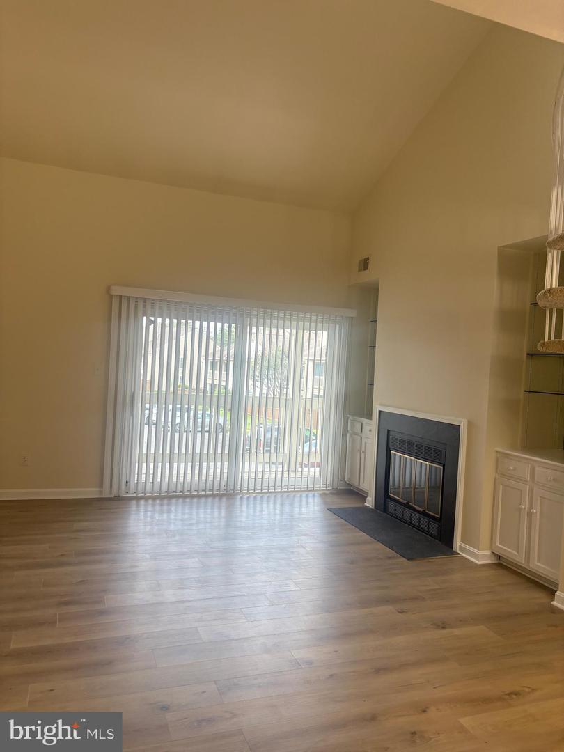 6051-B ESSEX HOUSE SQ #B, ALEXANDRIA, Virginia 22310, 2 Bedrooms Bedrooms, ,2 BathroomsBathrooms,Residential,For sale,6051-B ESSEX HOUSE SQ #B,VAFX2241704 MLS # VAFX2241704
