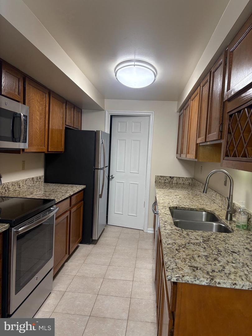 6051-B ESSEX HOUSE SQ #B, ALEXANDRIA, Virginia 22310, 2 Bedrooms Bedrooms, ,2 BathroomsBathrooms,Residential,For sale,6051-B ESSEX HOUSE SQ #B,VAFX2241704 MLS # VAFX2241704