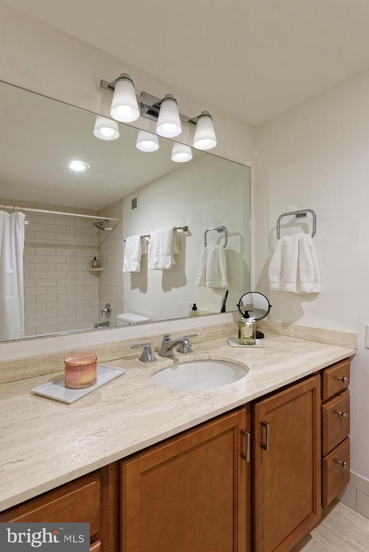 700 NEW HAMPSHIRE AVE NW #614, WASHINGTON, District Of Columbia 20037, 1 Bedroom Bedrooms, ,1 BathroomBathrooms,Residential,For sale,700 NEW HAMPSHIRE AVE NW #614,DCDC2201334 MLS # DCDC2201334