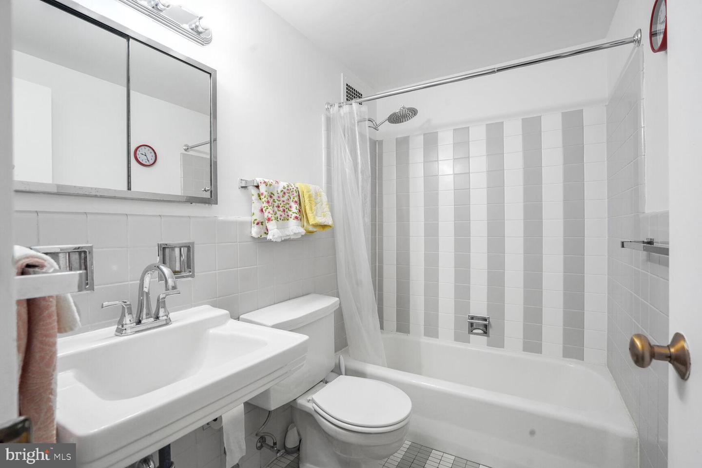 2475 VIRGINIA AVE NW #608, WASHINGTON, District Of Columbia 20037, 1 Bedroom Bedrooms, ,1 BathroomBathrooms,Residential,For sale,2475 VIRGINIA AVE NW #608,DCDC2201374 MLS # DCDC2201374