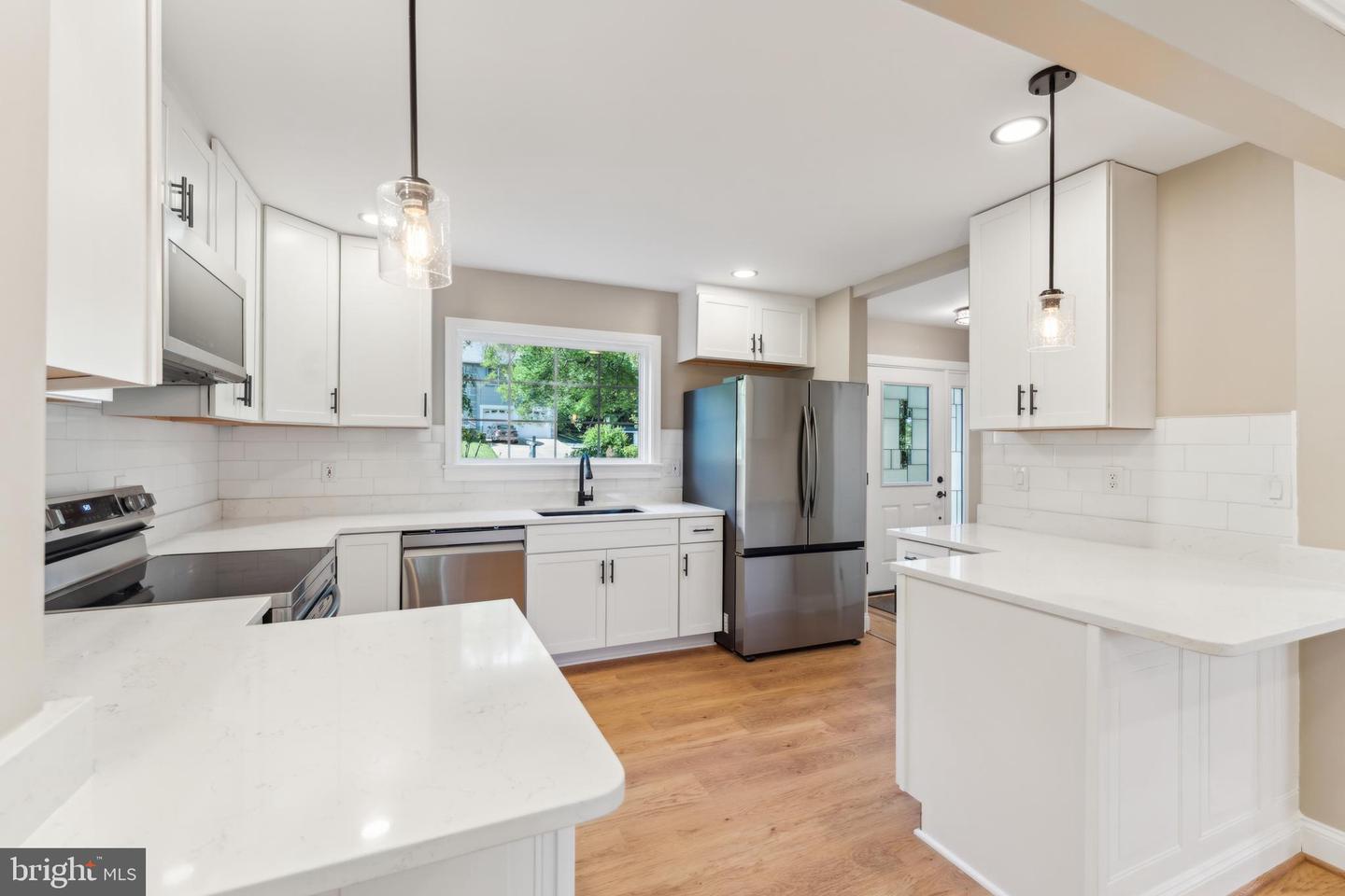 1901 BELLE HAVEN RD, ALEXANDRIA, Virginia 22307, 5 Bedrooms Bedrooms, ,3 BathroomsBathrooms,Residential,For sale,1901 BELLE HAVEN RD,VAFX2241804 MLS # VAFX2241804