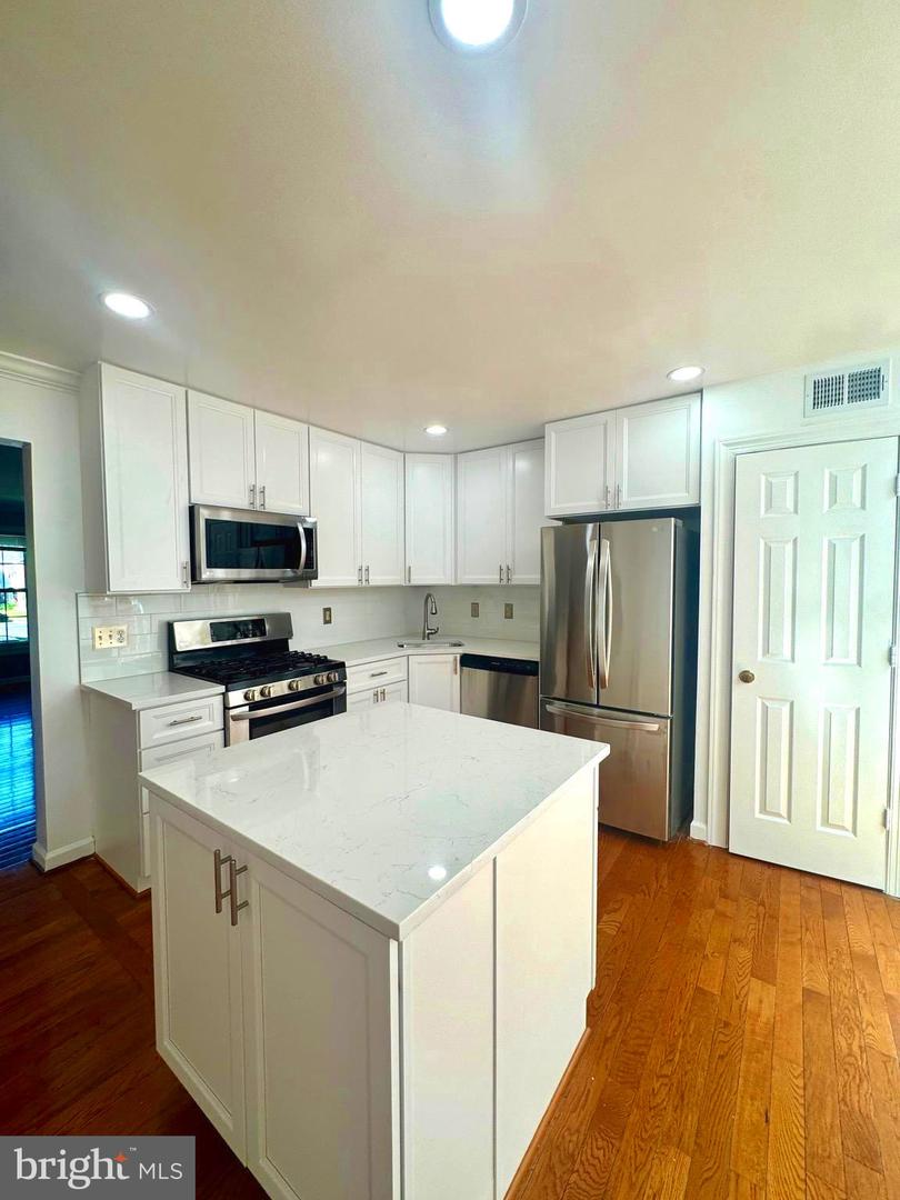 14503 BATTERY RIDGE LN, CENTREVILLE, Virginia 20120, 4 Bedrooms Bedrooms, 4 Rooms Rooms,3 BathroomsBathrooms,Residential,For sale,14503 BATTERY RIDGE LN,VAFX2241872 MLS # VAFX2241872