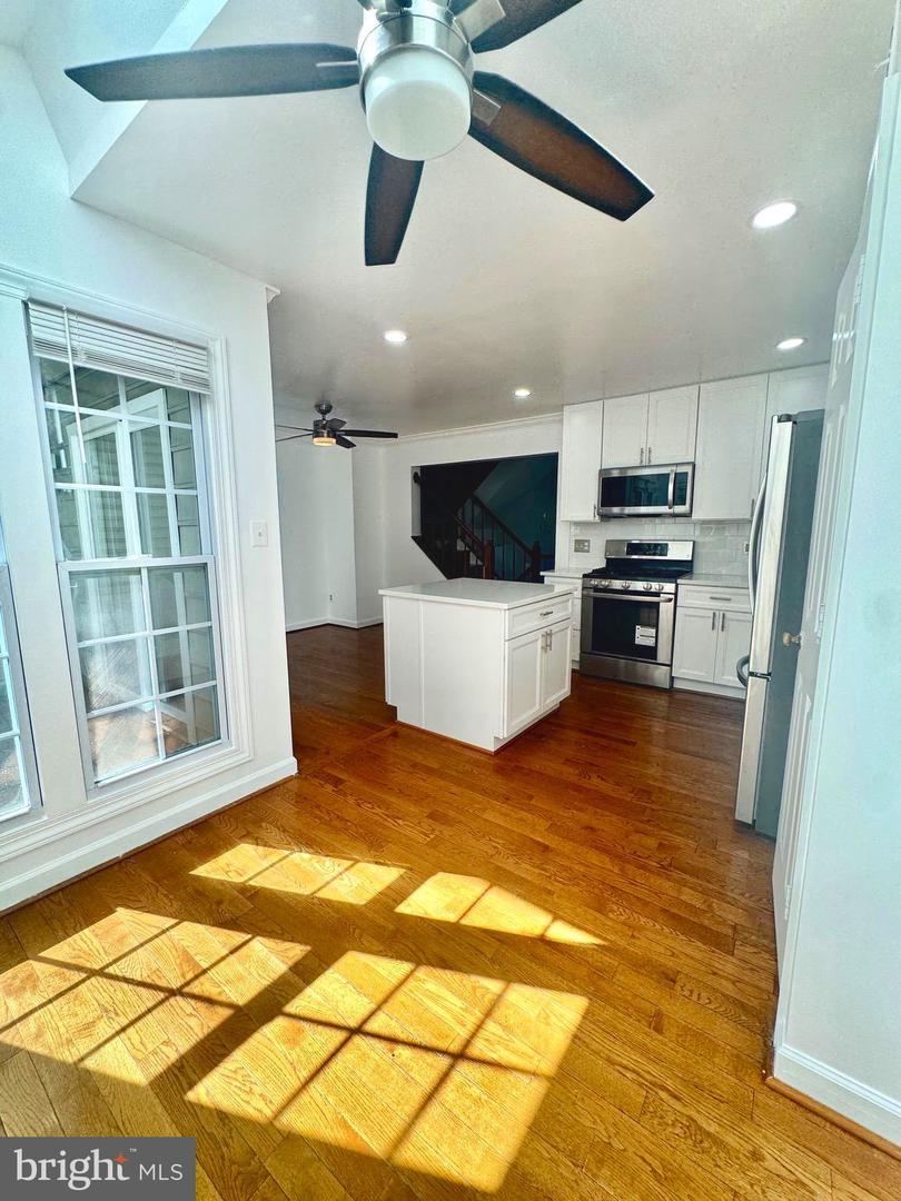 14503 BATTERY RIDGE LN, CENTREVILLE, Virginia 20120, 4 Bedrooms Bedrooms, 4 Rooms Rooms,3 BathroomsBathrooms,Residential,For sale,14503 BATTERY RIDGE LN,VAFX2241872 MLS # VAFX2241872