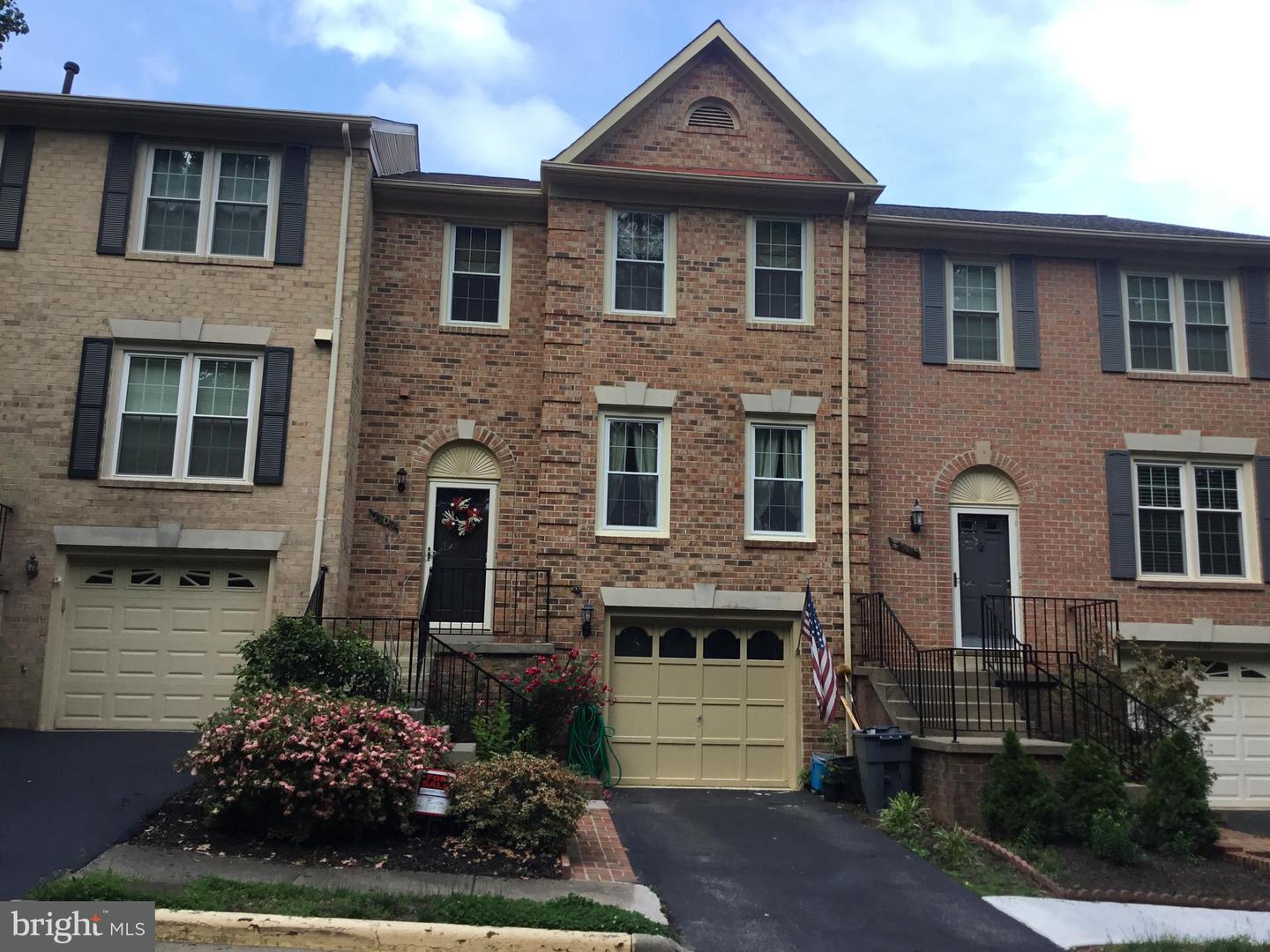 7709 GROMWELL CT, SPRINGFIELD, Virginia 22152, 2 Bedrooms Bedrooms, ,3 BathroomsBathrooms,Residential,For sale,7709 GROMWELL CT,VAFX2242178 MLS # VAFX2242178