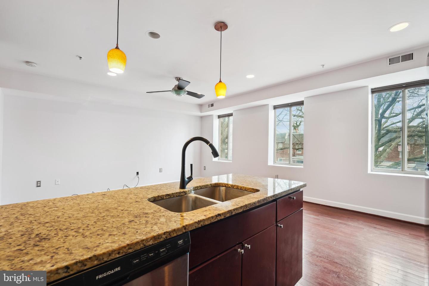 5401 9TH ST NW #202, WASHINGTON, District Of Columbia 20011, 1 Bedroom Bedrooms, ,1 BathroomBathrooms,Residential,For sale,5401 9TH ST NW #202,DCDC2201722 MLS # DCDC2201722