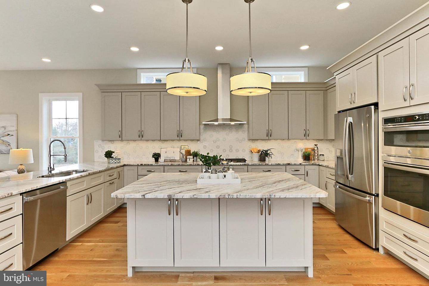 7017 RIDGE DR, ALEXANDRIA, Virginia 22306, 5 Bedrooms Bedrooms, ,5 BathroomsBathrooms,Residential,For sale,7017 RIDGE DR,VAFX2242272 MLS # VAFX2242272