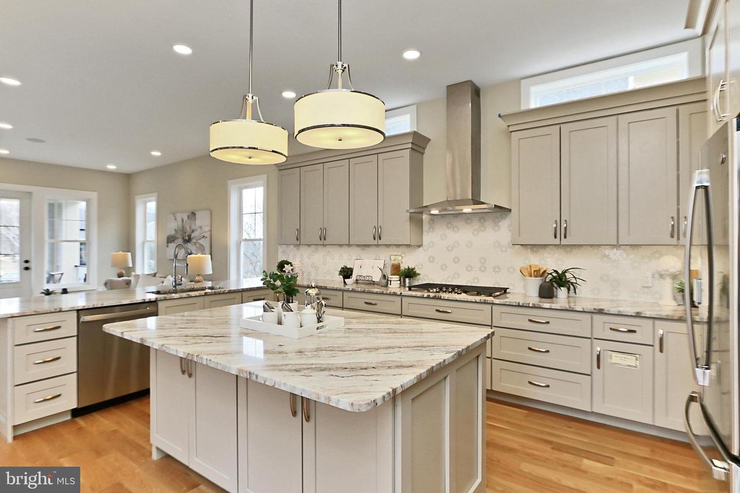 7017 RIDGE DR, ALEXANDRIA, Virginia 22306, 5 Bedrooms Bedrooms, ,5 BathroomsBathrooms,Residential,For sale,7017 RIDGE DR,VAFX2242272 MLS # VAFX2242272