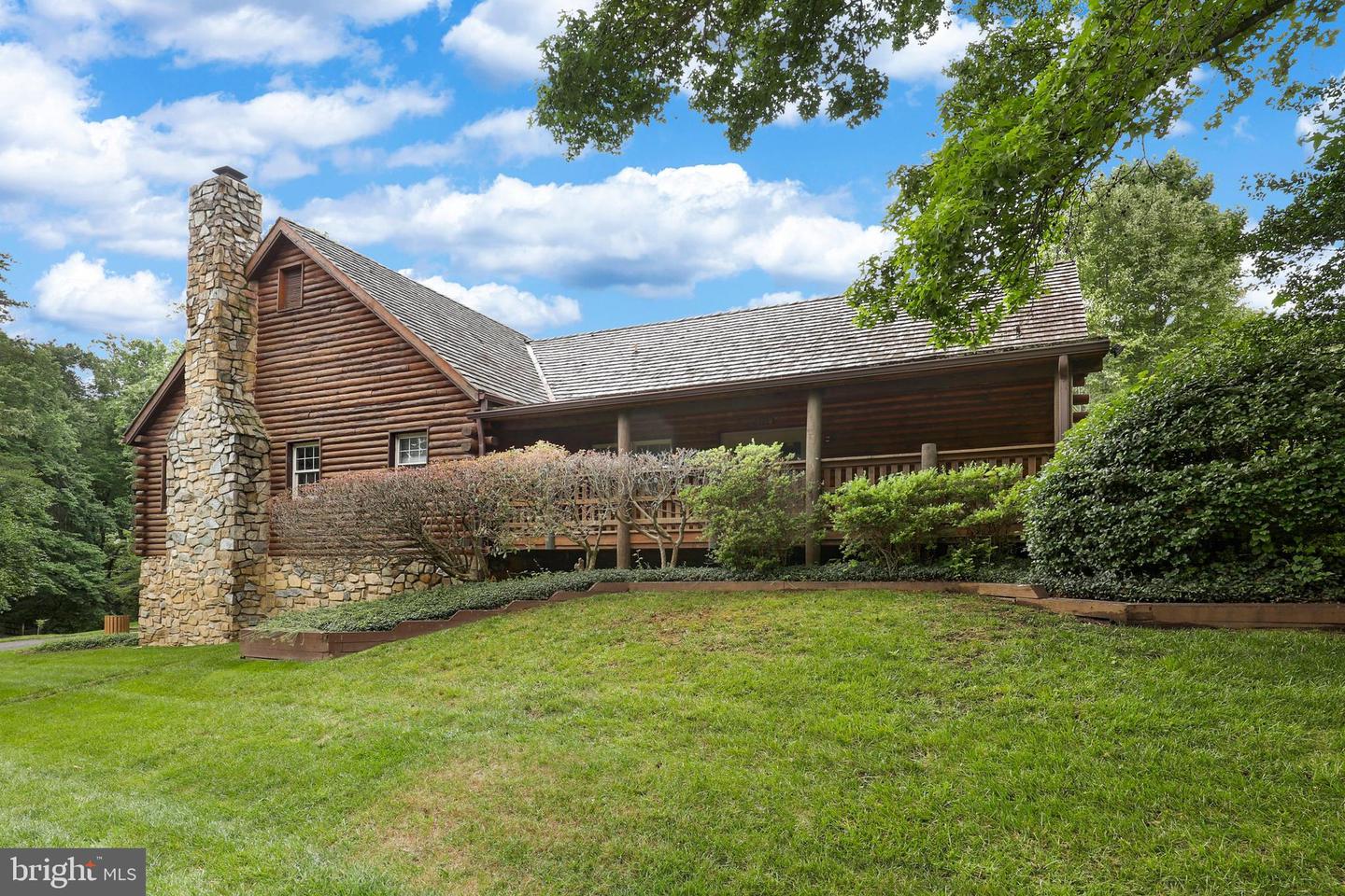 10840 BURR OAK WAY, BURKE, Virginia 22015, 4 Bedrooms Bedrooms, ,2 BathroomsBathrooms,Residential,For sale,10840 BURR OAK WAY,VAFX2242298 MLS # VAFX2242298