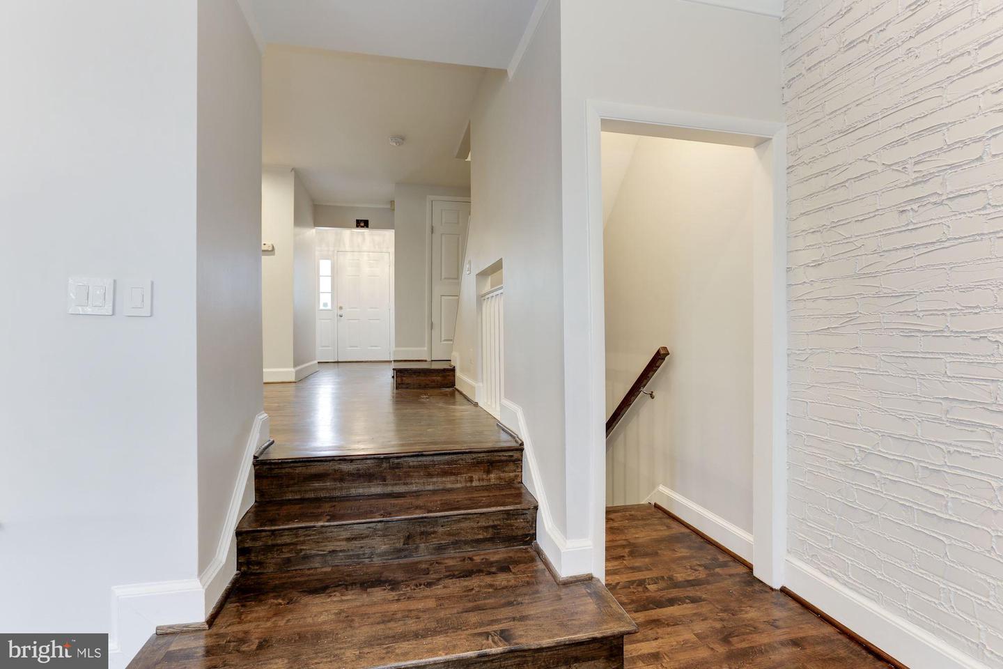 8504 JEFFERSONIAN CT, VIENNA, Virginia 22182, 4 Bedrooms Bedrooms, ,3 BathroomsBathrooms,Residential,For sale,8504 JEFFERSONIAN CT,VAFX2242020 MLS # VAFX2242020