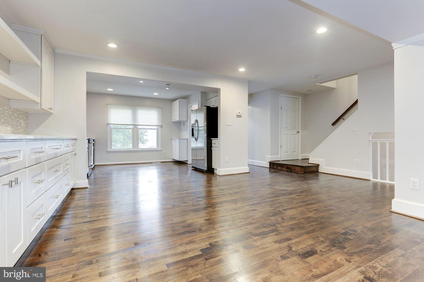 8504 JEFFERSONIAN CT, VIENNA, Virginia 22182, 4 Bedrooms Bedrooms, ,3 BathroomsBathrooms,Residential,For sale,8504 JEFFERSONIAN CT,VAFX2242020 MLS # VAFX2242020