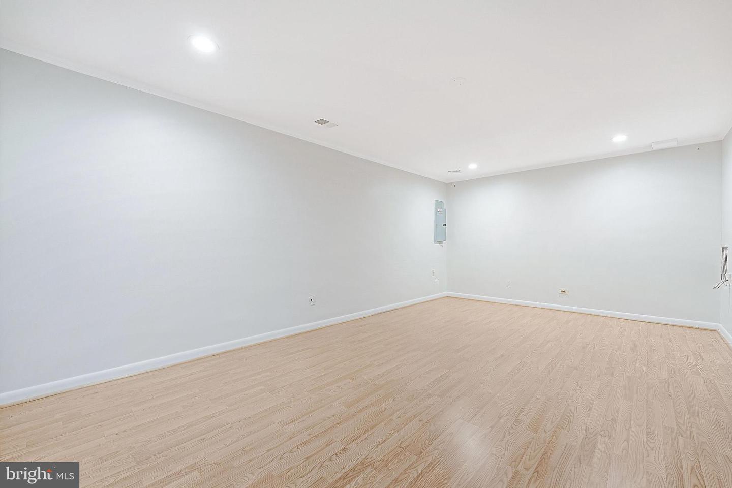 8504 JEFFERSONIAN CT, VIENNA, Virginia 22182, 4 Bedrooms Bedrooms, ,3 BathroomsBathrooms,Residential,For sale,8504 JEFFERSONIAN CT,VAFX2242020 MLS # VAFX2242020