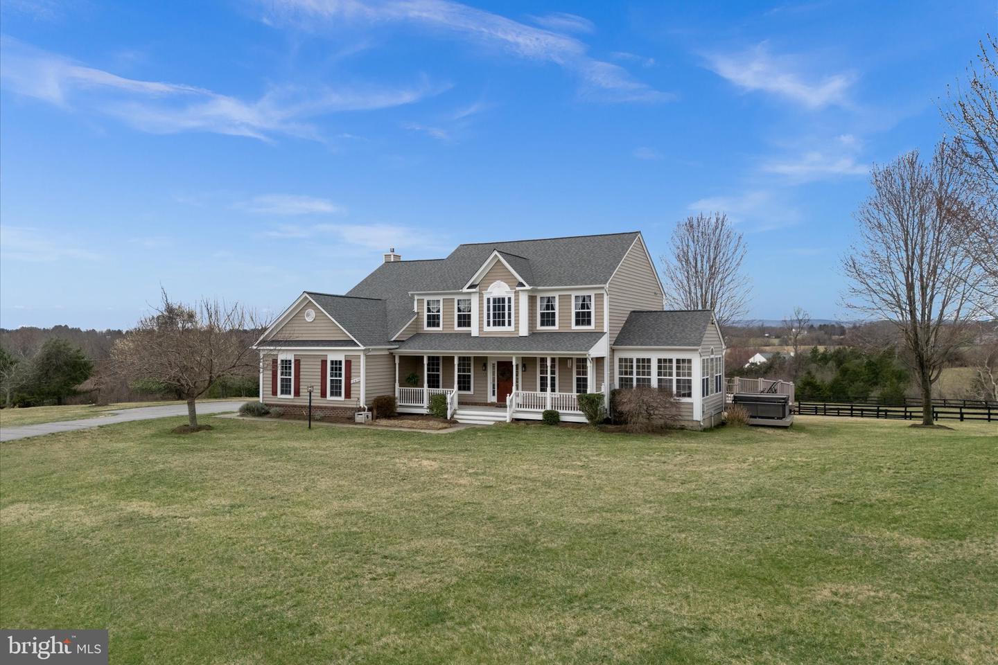 12479 SYCAMORE VISTA LN, LOVETTSVILLE, Virginia 20180, 5 Bedrooms Bedrooms, ,3 BathroomsBathrooms,Residential,For sale,12479 SYCAMORE VISTA LN,VALO2097312 MLS # VALO2097312