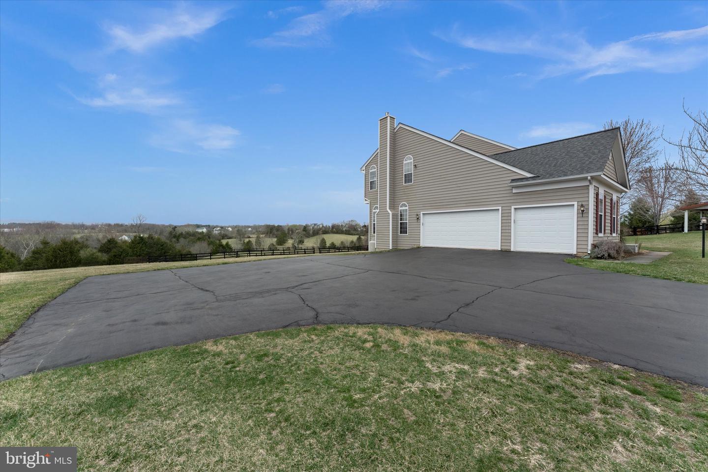 12479 SYCAMORE VISTA LN, LOVETTSVILLE, Virginia 20180, 5 Bedrooms Bedrooms, ,3 BathroomsBathrooms,Residential,For sale,12479 SYCAMORE VISTA LN,VALO2097312 MLS # VALO2097312