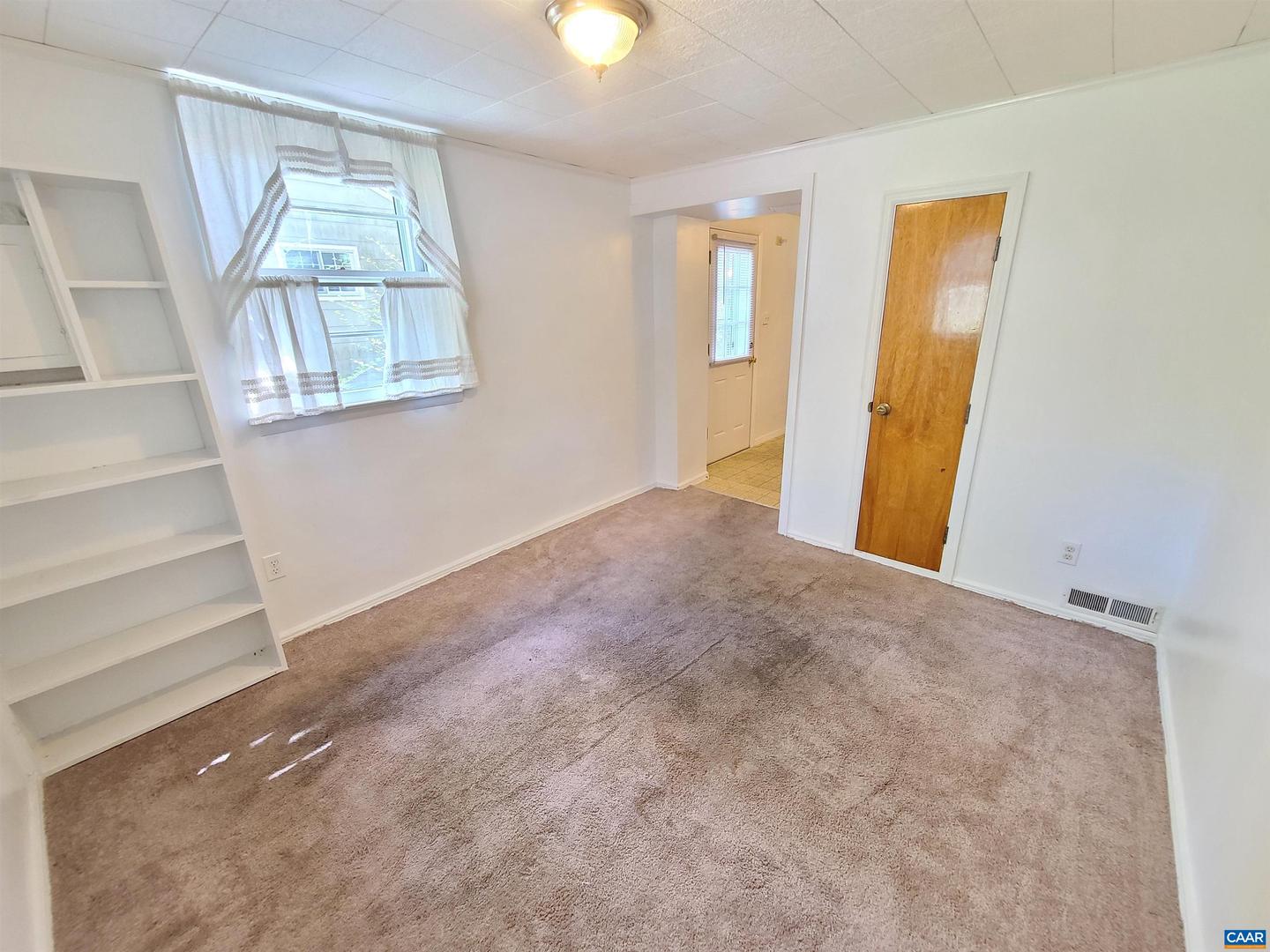 120 THOMAS DR, CHARLOTTESVILLE, Virginia 22911, 4 Bedrooms Bedrooms, ,3 BathroomsBathrooms,Residential,For sale,120 THOMAS DR,664739 MLS # 664739