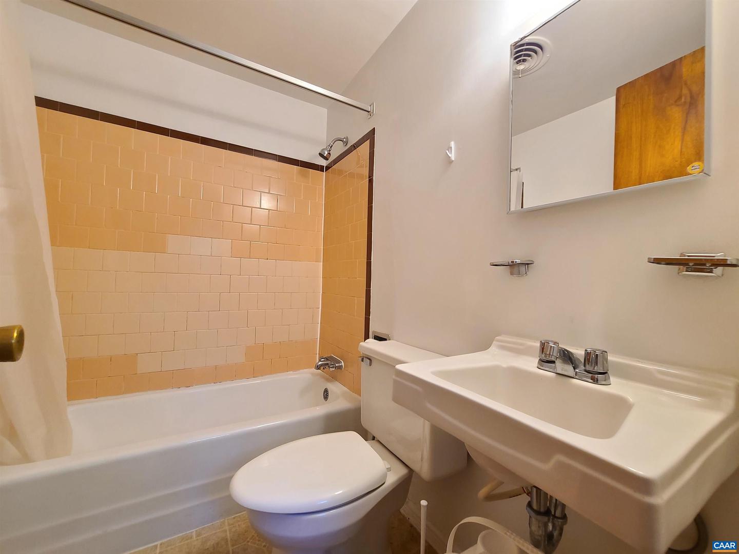 120 THOMAS DR, CHARLOTTESVILLE, Virginia 22911, 4 Bedrooms Bedrooms, ,3 BathroomsBathrooms,Residential,For sale,120 THOMAS DR,664739 MLS # 664739
