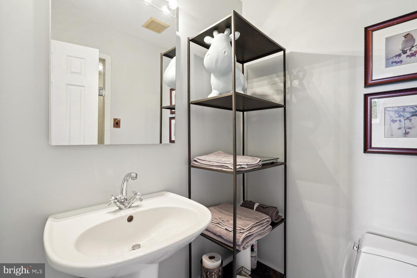2001 19TH ST NW #10, WASHINGTON, District Of Columbia 20009, 2 Bedrooms Bedrooms, 5 Rooms Rooms,2 BathroomsBathrooms,Residential,For sale,2001 19TH ST NW #10,DCDC2201720 MLS # DCDC2201720