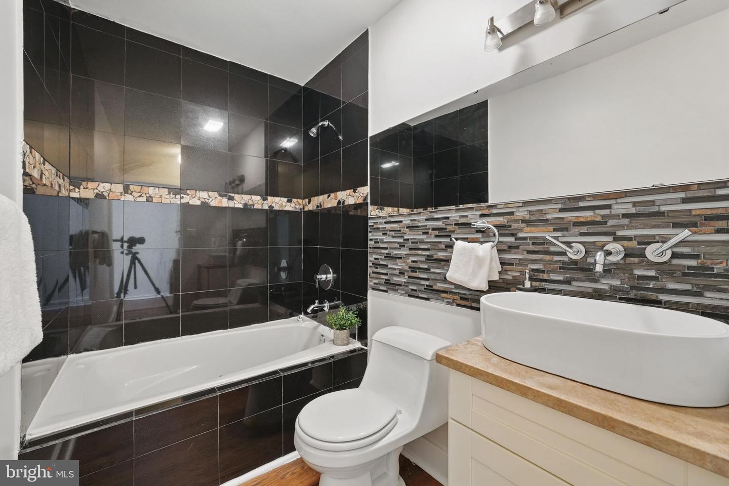 2300 17TH ST NW, WASHINGTON, District Of Columbia 20009, 6 Bedrooms Bedrooms, ,6 BathroomsBathrooms,Residential,For sale,2300 17TH ST NW,DCDC2201776 MLS # DCDC2201776