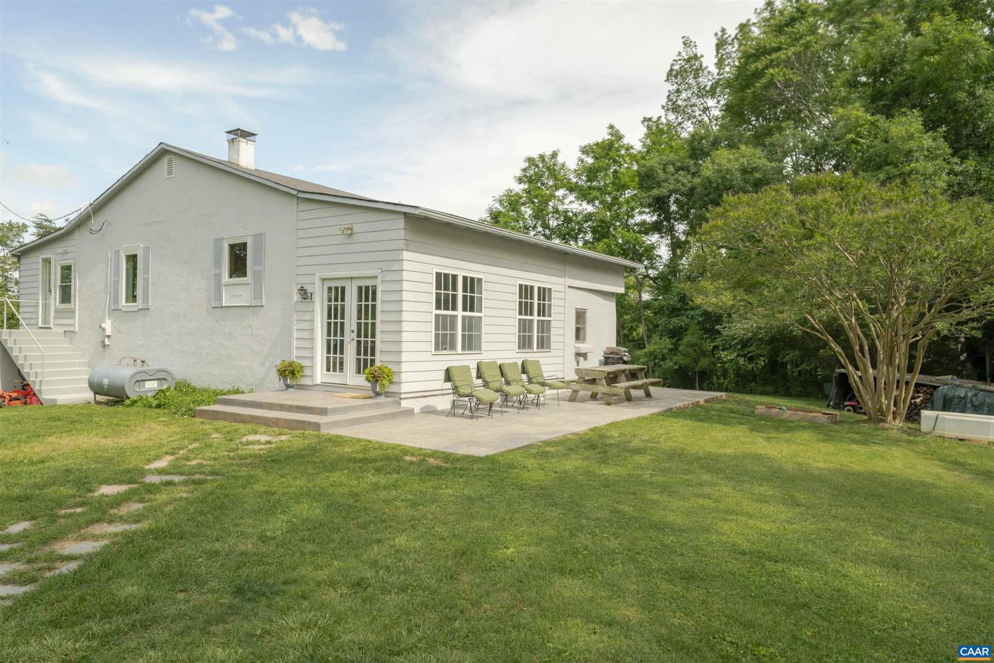 5072 SCOTTSVILLE RD, CHARLOTTESVILLE, Virginia 22902, 3 Bedrooms Bedrooms, ,1 BathroomBathrooms,Residential,For sale,5072 SCOTTSVILLE RD,664789 MLS # 664789