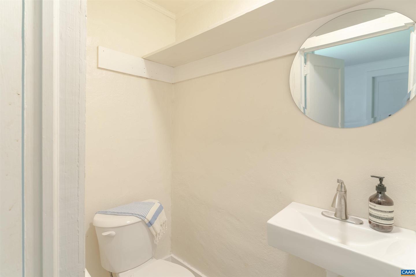 5072 SCOTTSVILLE RD, CHARLOTTESVILLE, Virginia 22902, 3 Bedrooms Bedrooms, ,1 BathroomBathrooms,Residential,For sale,5072 SCOTTSVILLE RD,664789 MLS # 664789
