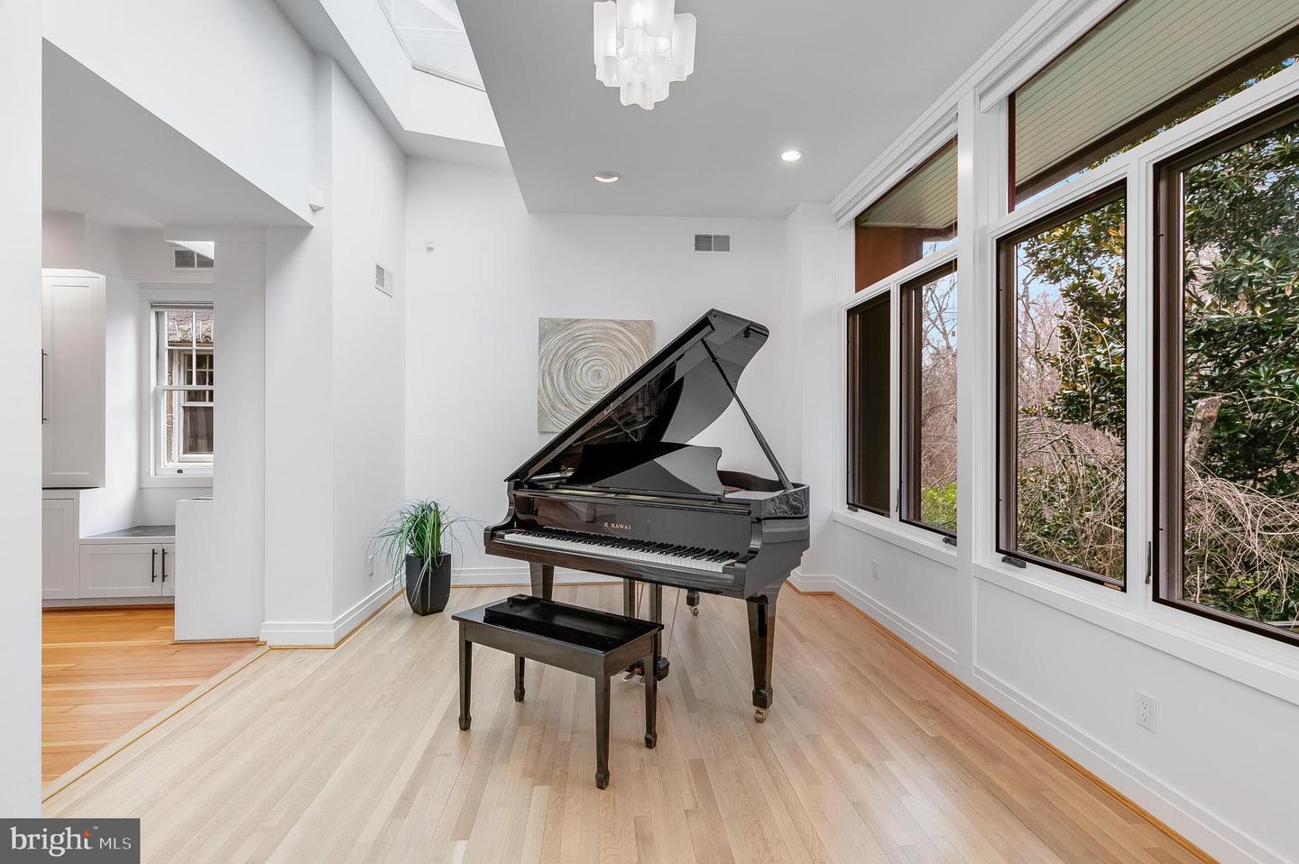 2950 MACOMB ST NW, WASHINGTON, District Of Columbia 20008, 6 Bedrooms Bedrooms, ,4 BathroomsBathrooms,Residential,For sale,2950 MACOMB ST NW,DCDC2201786 MLS # DCDC2201786