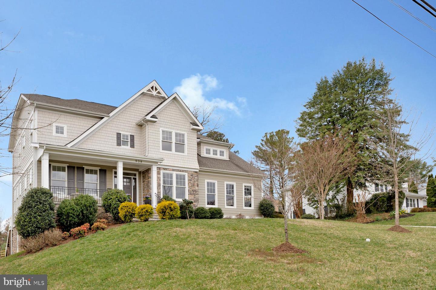 938 DEAD RUN DR, MCLEAN, Virginia 22101, 6 Bedrooms Bedrooms, ,5 BathroomsBathrooms,Residential,For sale,938 DEAD RUN DR,VAFX2223518 MLS # VAFX2223518