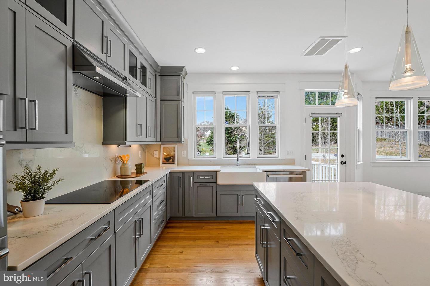 938 DEAD RUN DR, MCLEAN, Virginia 22101, 6 Bedrooms Bedrooms, ,5 BathroomsBathrooms,Residential,For sale,938 DEAD RUN DR,VAFX2223518 MLS # VAFX2223518