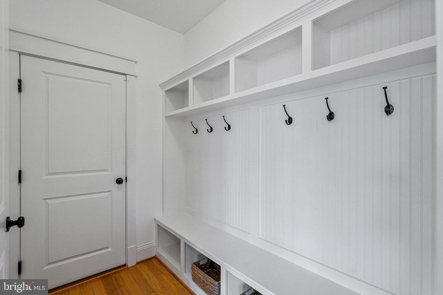 938 DEAD RUN DR, MCLEAN, Virginia 22101, 6 Bedrooms Bedrooms, ,5 BathroomsBathrooms,Residential,For sale,938 DEAD RUN DR,VAFX2223518 MLS # VAFX2223518