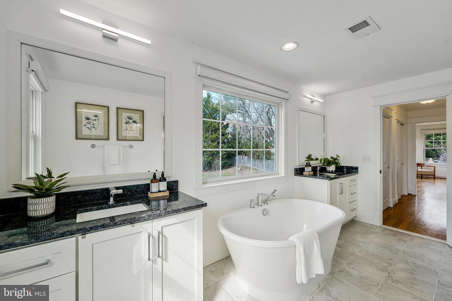 938 DEAD RUN DR, MCLEAN, Virginia 22101, 6 Bedrooms Bedrooms, ,5 BathroomsBathrooms,Residential,For sale,938 DEAD RUN DR,VAFX2223518 MLS # VAFX2223518