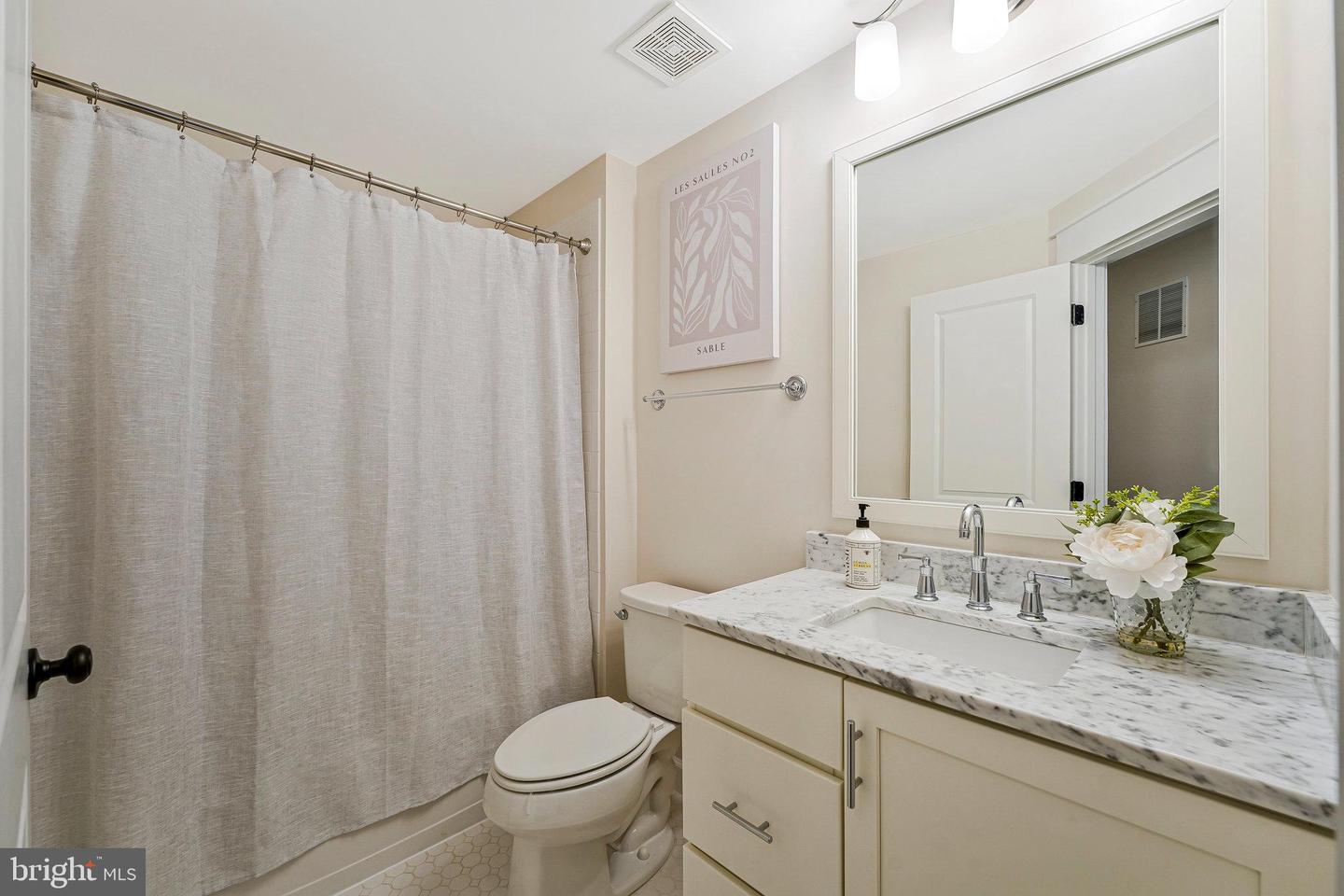 938 DEAD RUN DR, MCLEAN, Virginia 22101, 6 Bedrooms Bedrooms, ,5 BathroomsBathrooms,Residential,For sale,938 DEAD RUN DR,VAFX2223518 MLS # VAFX2223518