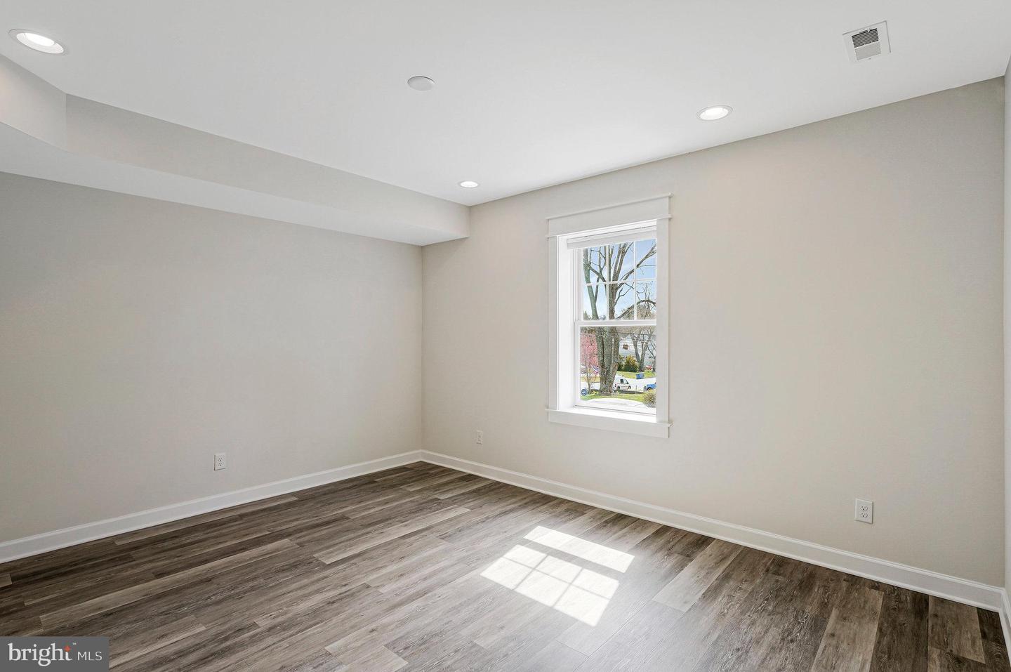 938 DEAD RUN DR, MCLEAN, Virginia 22101, 6 Bedrooms Bedrooms, ,5 BathroomsBathrooms,Residential,For sale,938 DEAD RUN DR,VAFX2223518 MLS # VAFX2223518