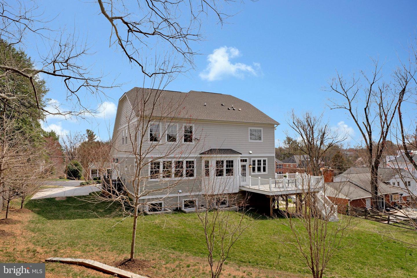 938 DEAD RUN DR, MCLEAN, Virginia 22101, 6 Bedrooms Bedrooms, ,5 BathroomsBathrooms,Residential,For sale,938 DEAD RUN DR,VAFX2223518 MLS # VAFX2223518