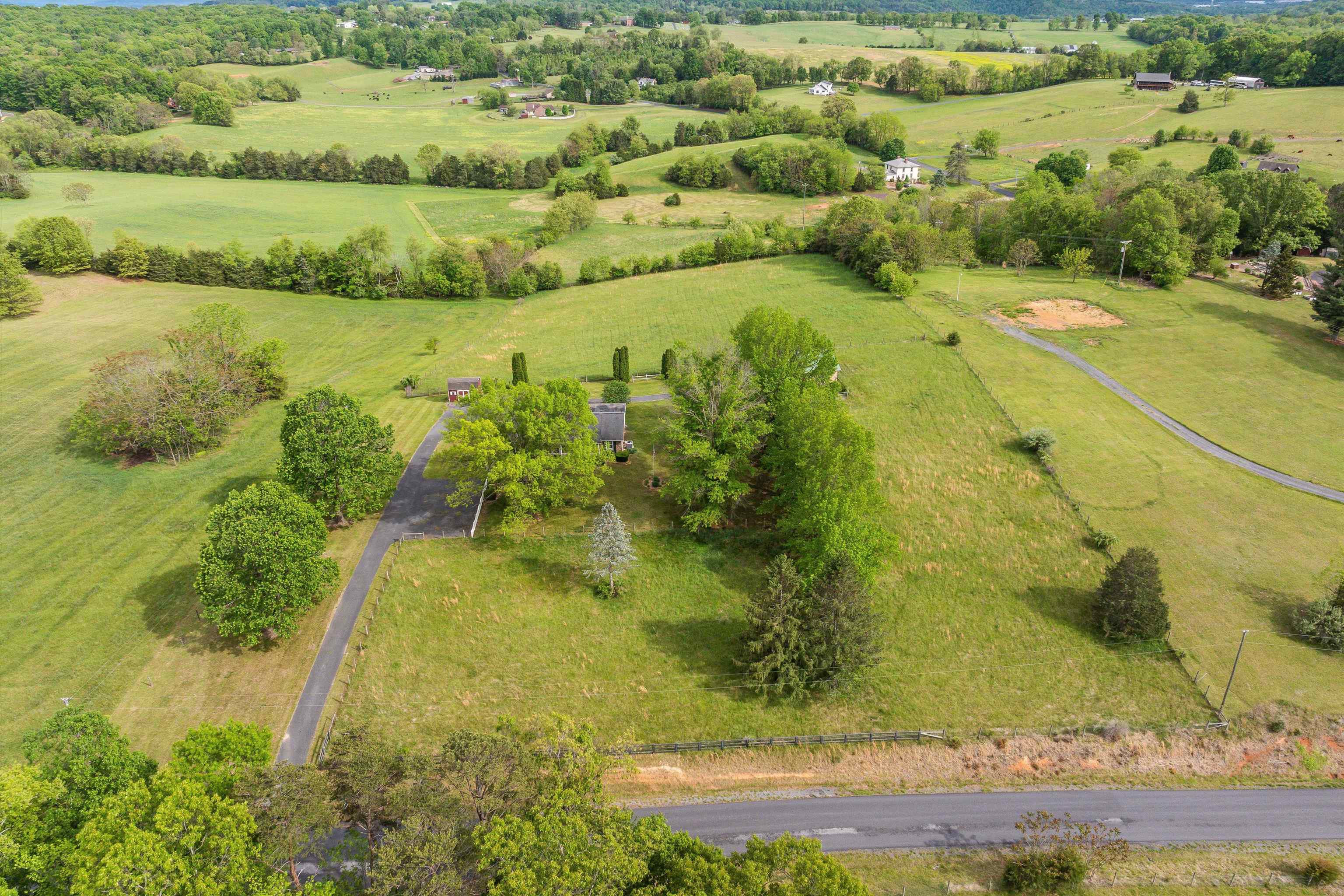 816 TODD RD, MOUNT SIDNEY, Virginia 24467, 3 Bedrooms Bedrooms, ,2 BathroomsBathrooms,Residential,26C-(1)-3 5.03 ROBERT L & ALTON C MAXWELL LAND,816 TODD RD,664790 MLS # 664790