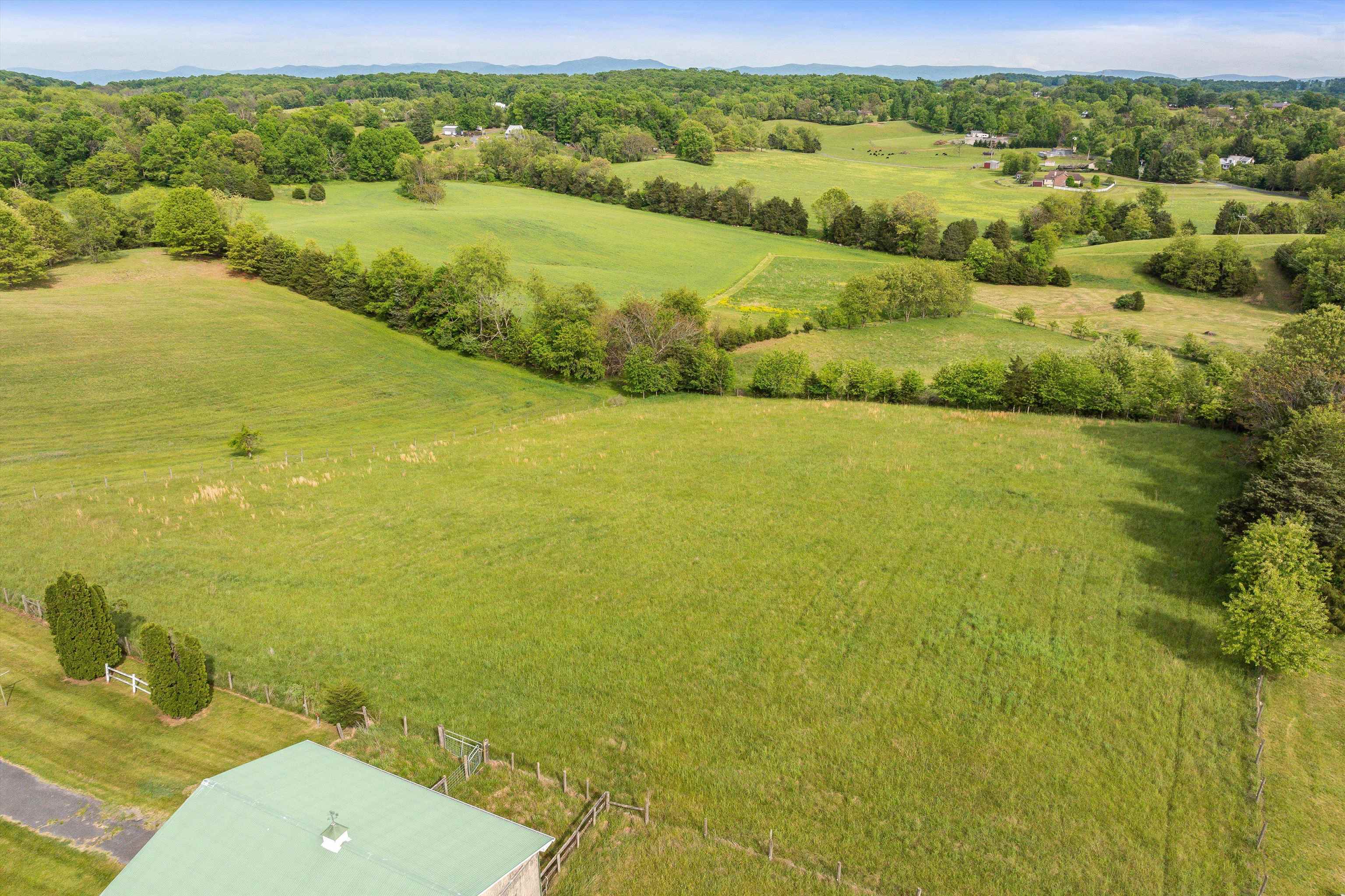 816 TODD RD, MOUNT SIDNEY, Virginia 24467, 3 Bedrooms Bedrooms, ,2 BathroomsBathrooms,Residential,26C-(1)-3 5.03 ROBERT L & ALTON C MAXWELL LAND,816 TODD RD,664790 MLS # 664790
